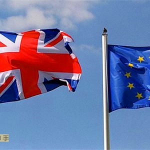 Ӣ���˚W��Ͷ�Y�����̓r���ו��к�Ӱ푣�